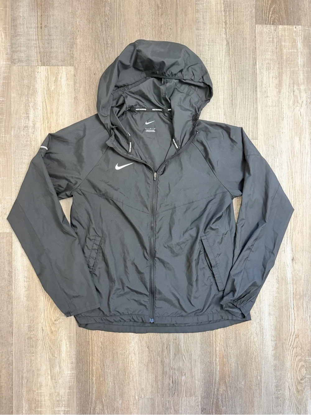 Nike Women’s Team Miler Repel Running Jacket (Standard Fit), size Med like NEW